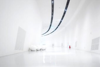 Great Shots of White Architecture in Valencia