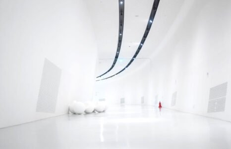 Great Shots of White Architecture in Valencia