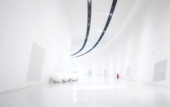 Great Shots of White Architecture in Valencia